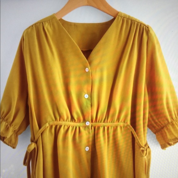 Gold Crepe Blouse - Picture 2 of 4